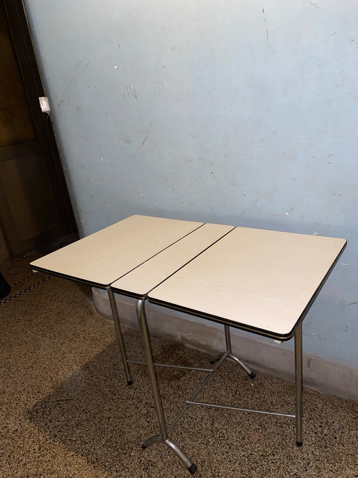 Table pliable en formica, 100 à 150 cm, Quatre personnes, Enlèvement, Utilisé