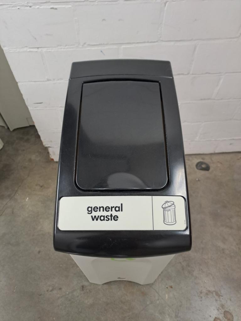 Vuilbakken voor papier en afval en pmd, Ophalen