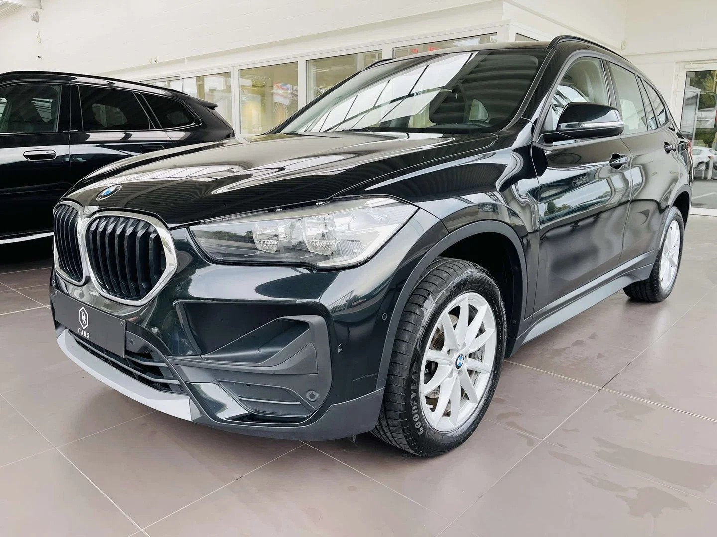 BMW X1 1.5 dA * GARANTIE + GPS PRO * (bj 2022, automaat), Auto's, Stof, Gebruikt, Euro 6, Zwart