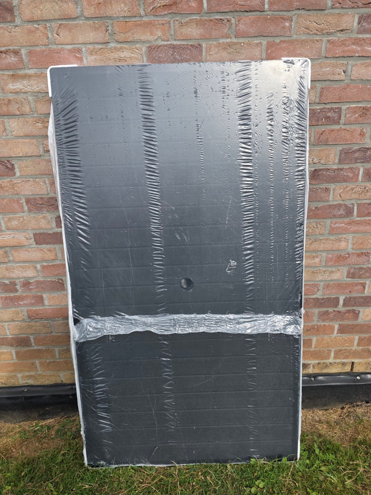 Table de jardin Allibert Futura graphite neuves., Enlèvement