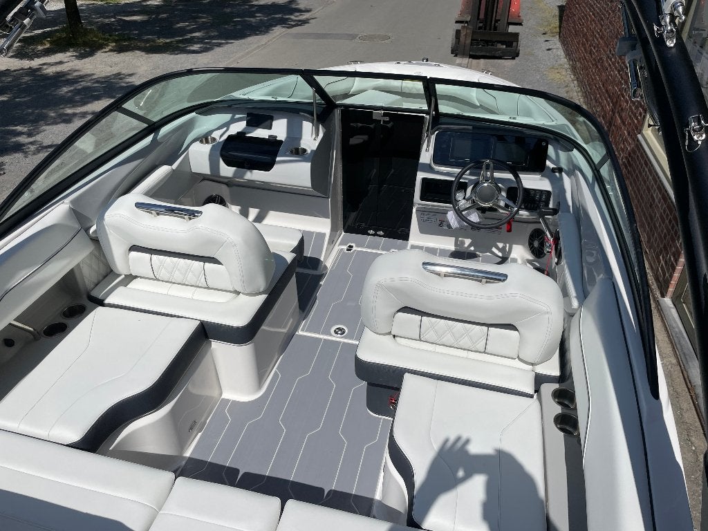 Regal LS2 Bow Rider Volvo Penta 280 pk Duo Prop, Ophalen, Regal, Binnenboordmotor, Nieuw