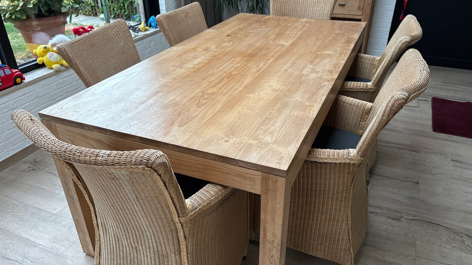 Eettafel in hardhout.   Vol hout, stevig en massief, Ophalen, Zo goed als nieuw