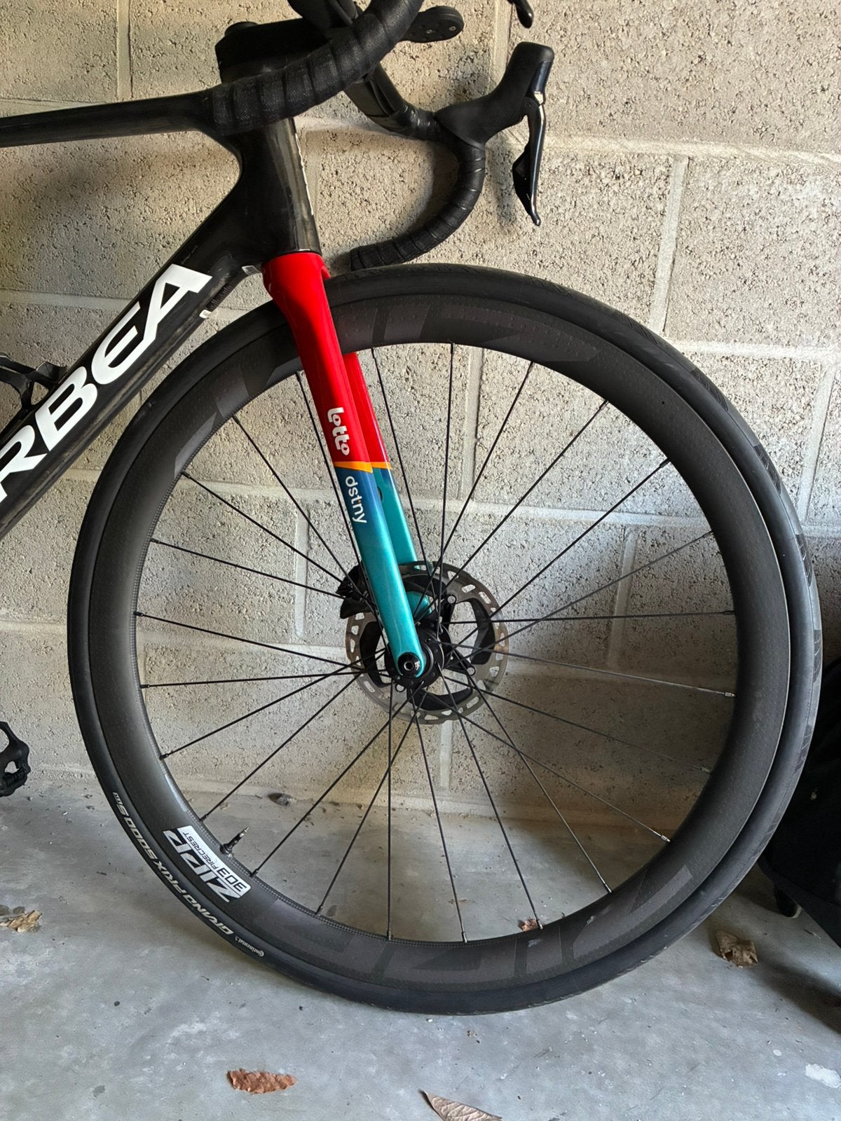 Zipp 303 Firecrest voorzijde — Carbon — Carbon — Disc, Fietsen en Brommers, Fietsen | Eenwielers, Ophalen, Zo goed als nieuw, Schijfrem