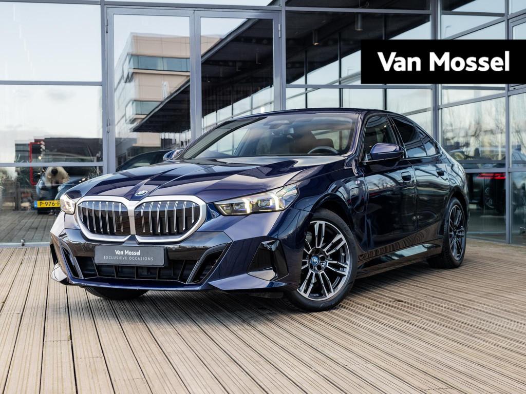 BMW 5-serie 530e | M-SPORT | HARMAN KARDON | COMFORT PAKKET, Auto's, Achterwielaandrijving, 4 cilinders, Blauw, 135 min