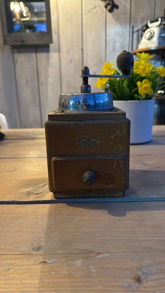 PEDe houten bonenmaler – vintage koffiemolen handbediend, Antiquités & Art, Antiquités | Ustensiles de cuisine, Enlèvement
