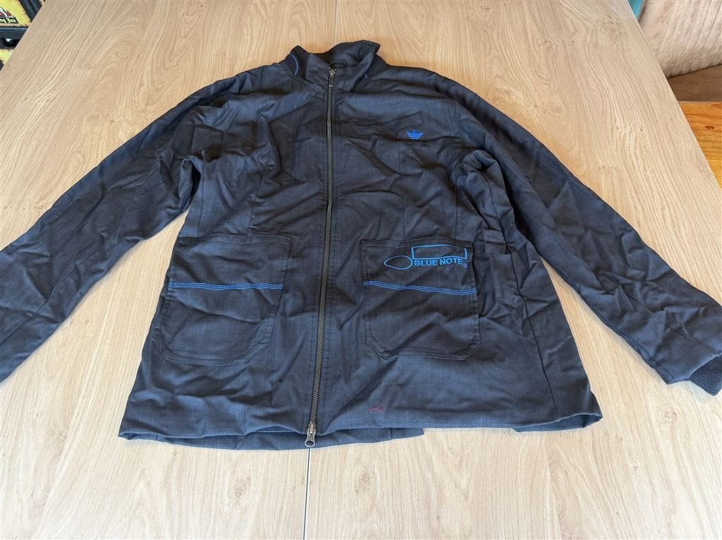 Adidas Originals Blue Note Pinstripe Track Jacket Zwart - Ma, Vêtements | Hommes, Enlèvement ou Envoi, Comme neuf, Taille 52/54 (L)