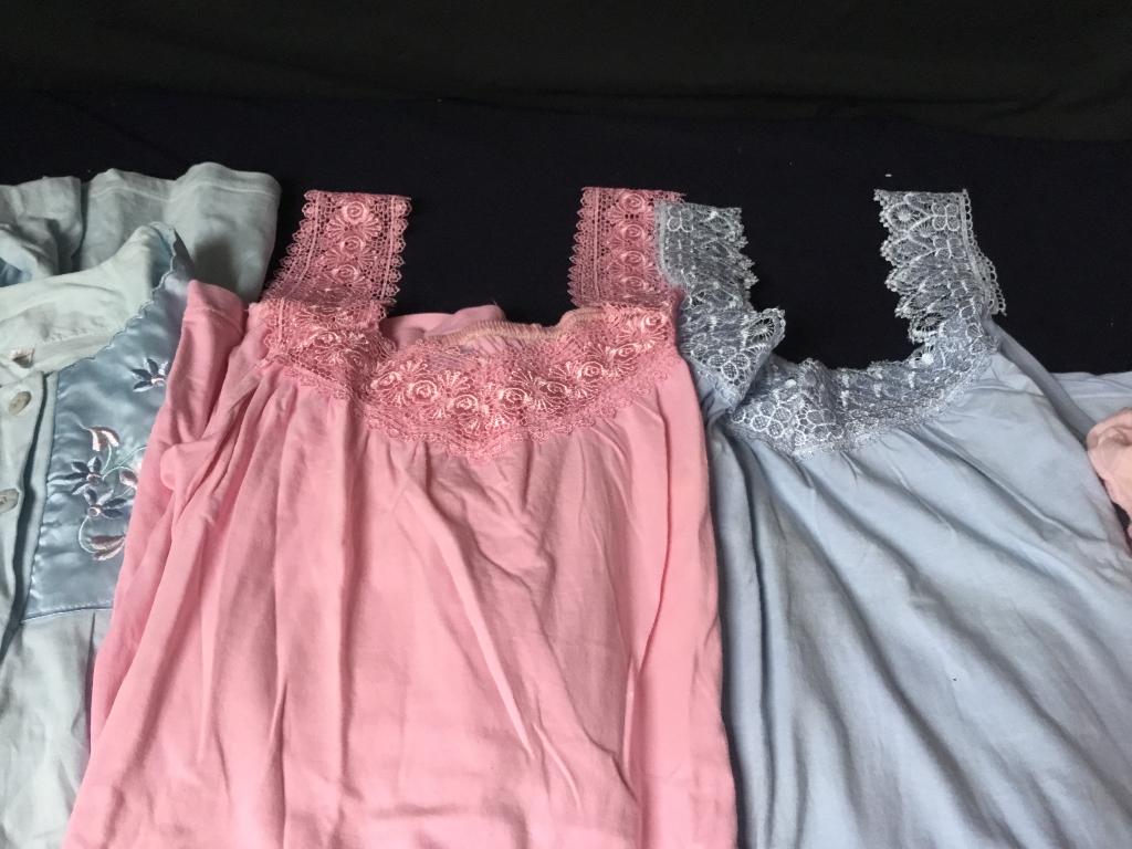 slaapkleedjes  4 roze en 2 blauwe zeer mooi, Kleding | Dames, Pyjama's, Ophalen, Zo goed als nieuw