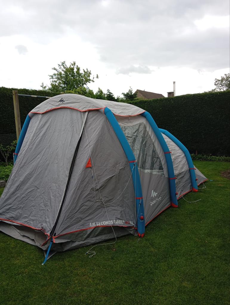 Quechua opblaasbare tent 4 pers air seconds met pomp, Caravans en Kamperen, Tenten, Ophalen