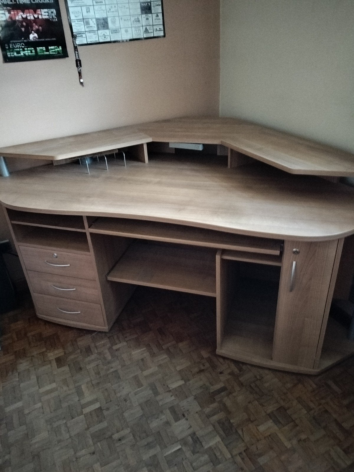 Te koop; Hoekbureau, Huis en Inrichting, Ophalen, Bruin, Hout, Hoekbureau