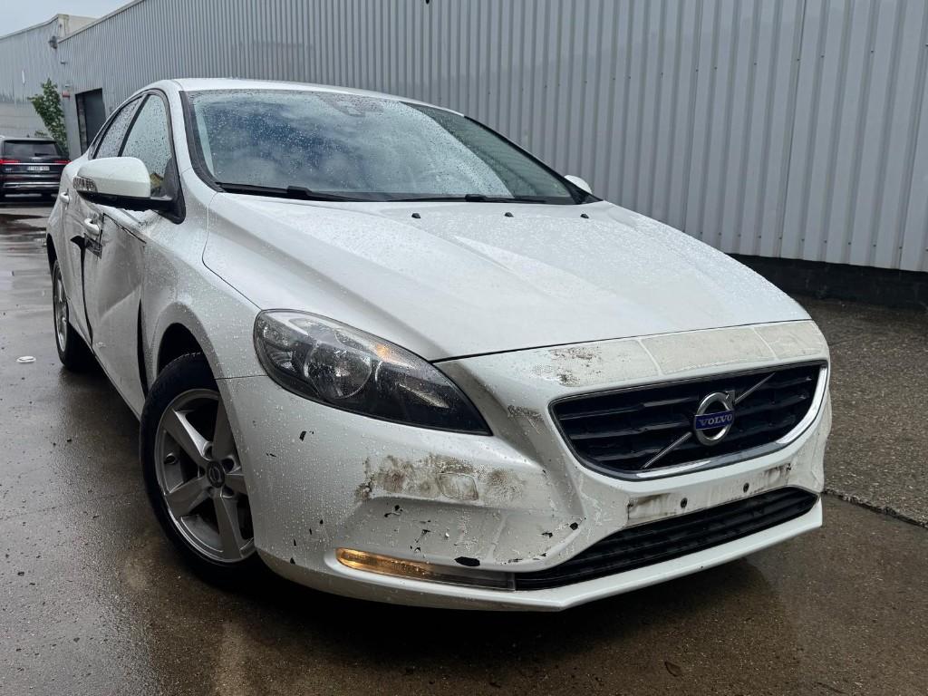 VOLVO V40 2.0 D3 DIESEL 2015 - 68000 KM 150 CV - EXPORTATION, Autos, Volvo, Euro 5, Achat, 110 kW, Entreprise