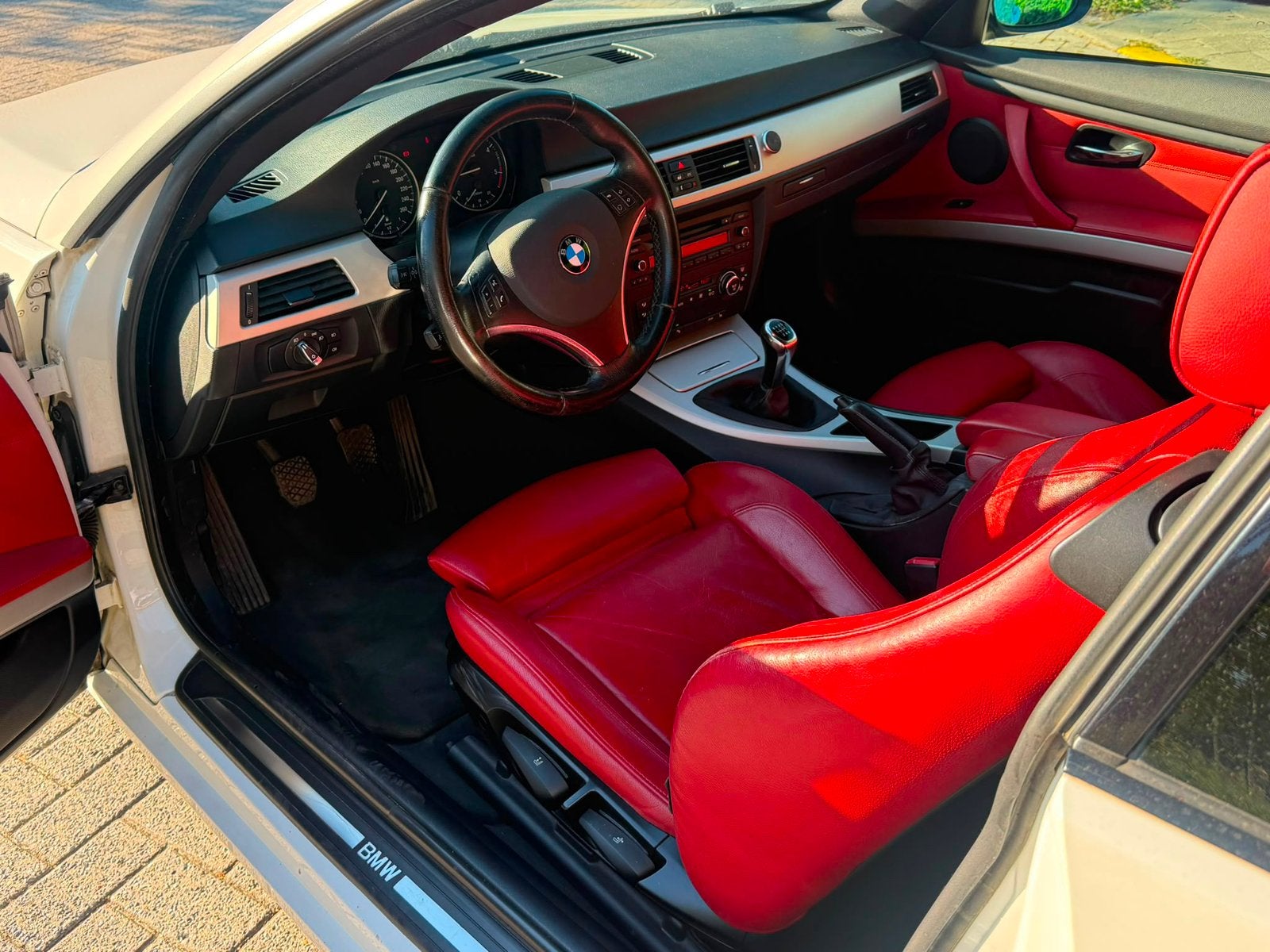 BMW 320D Coupé - Sportline - Red Interior - Euro 5 Motor ok, Autos, Euro 5, Achat, Entreprise, Boîte manuelle