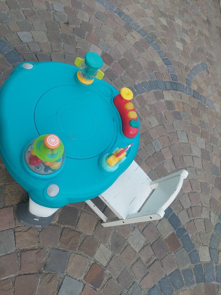 15 euro /Petit table avec chaise pour enfants bonne état, Enlèvement