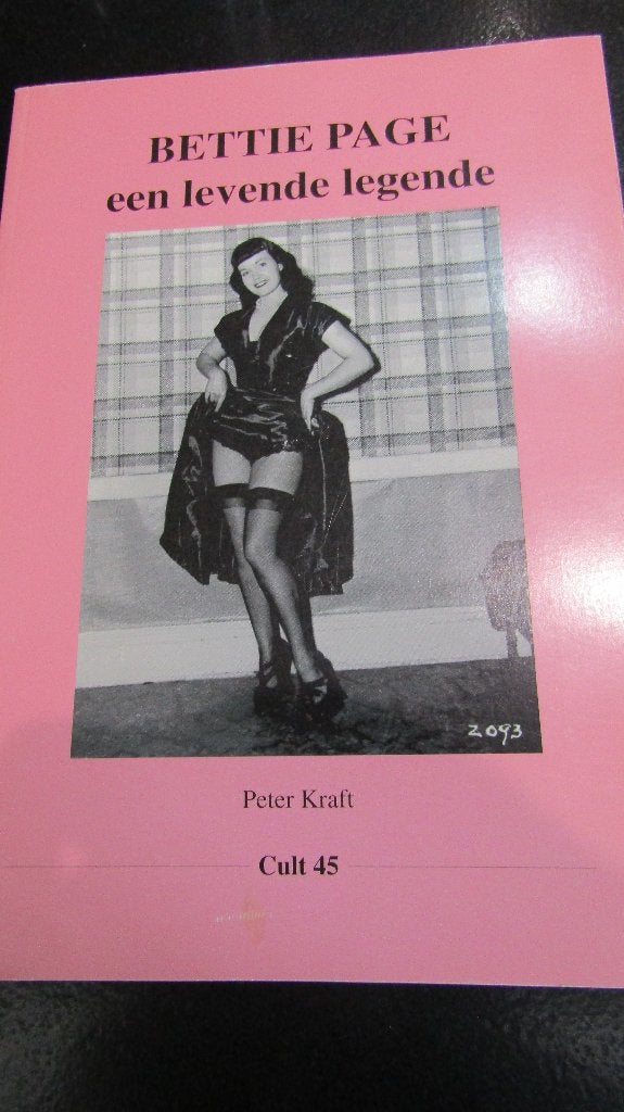 Bettie Page een levende legende, Boeken, Kunst en Cultuur | Fotografie en Design, Ophalen of Verzenden, Zo goed als nieuw, Overige onderwerpen