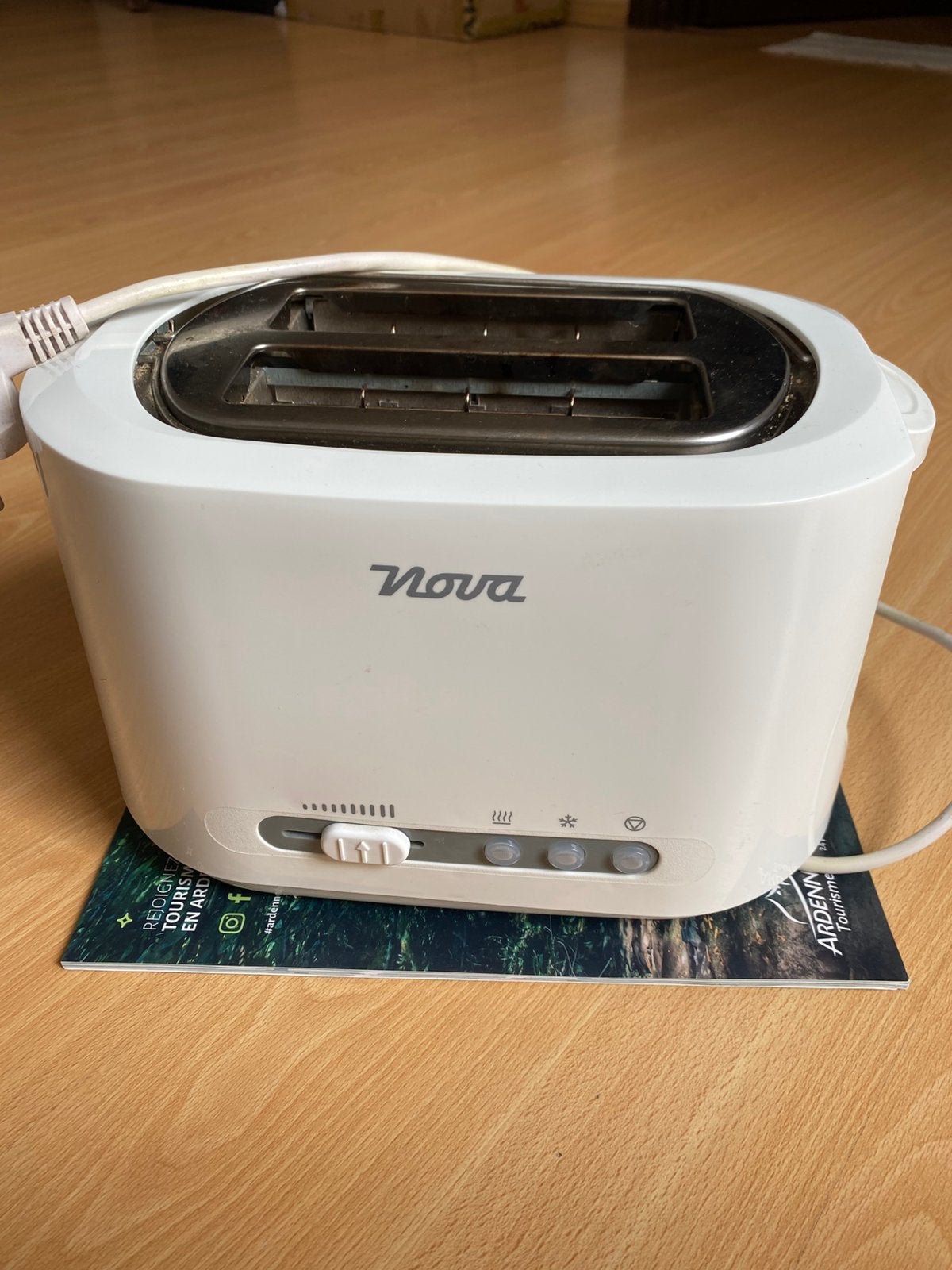 Le grille-pain Nova- en très bon état: 7,5€, Electroménager, Grille-pain, Enlèvement, Comme neuf, Ramasse-miettes amovible