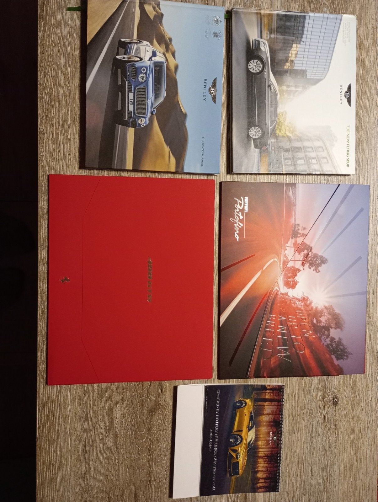 Ferrari & Bentley, Verzenden