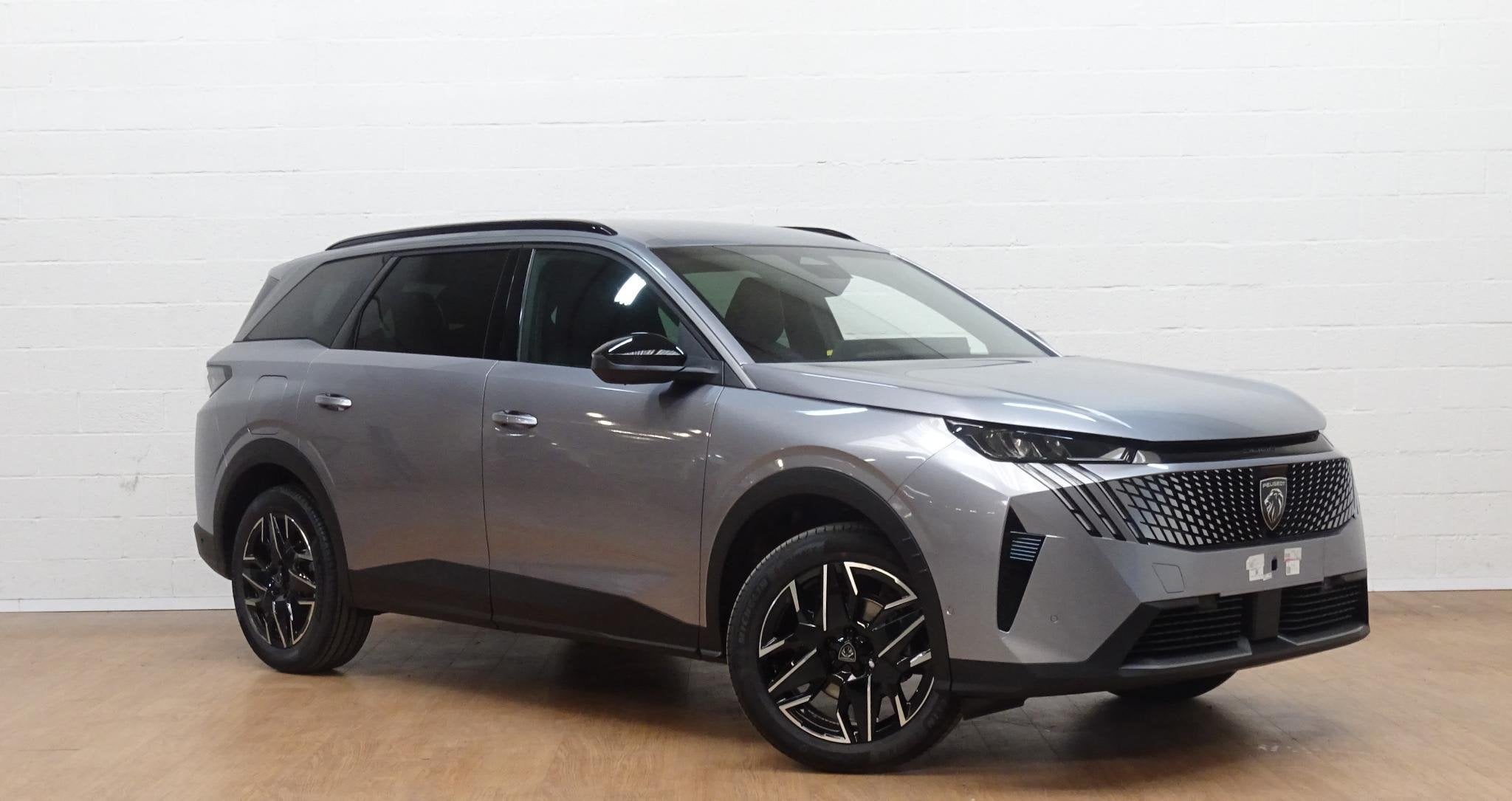 Peugeot 5008 1.2 HYBRID 145 e-DSC6 Allure 7 seats, Stof, Gebruikt, 1700 kg, 7 zetels