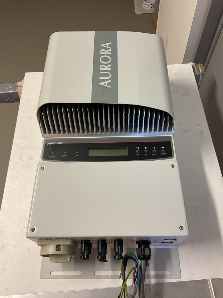 Omvormer zonnepanelen, Ophalen, Zo goed als nieuw