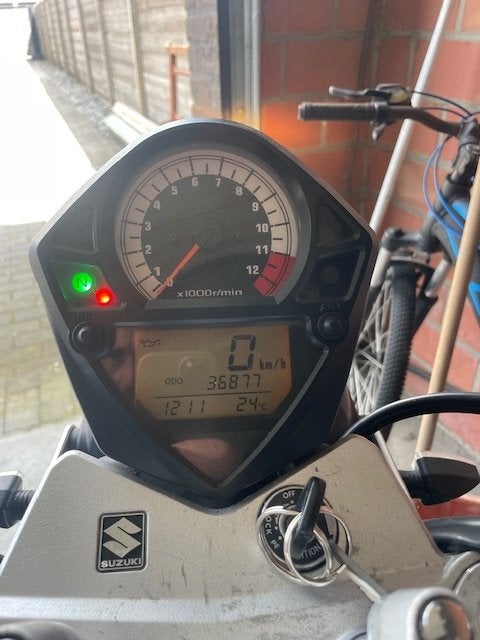 Suzuki sv1000, Motos, Occasion, Plus de 35 kW, 2 cylindres, Particulier