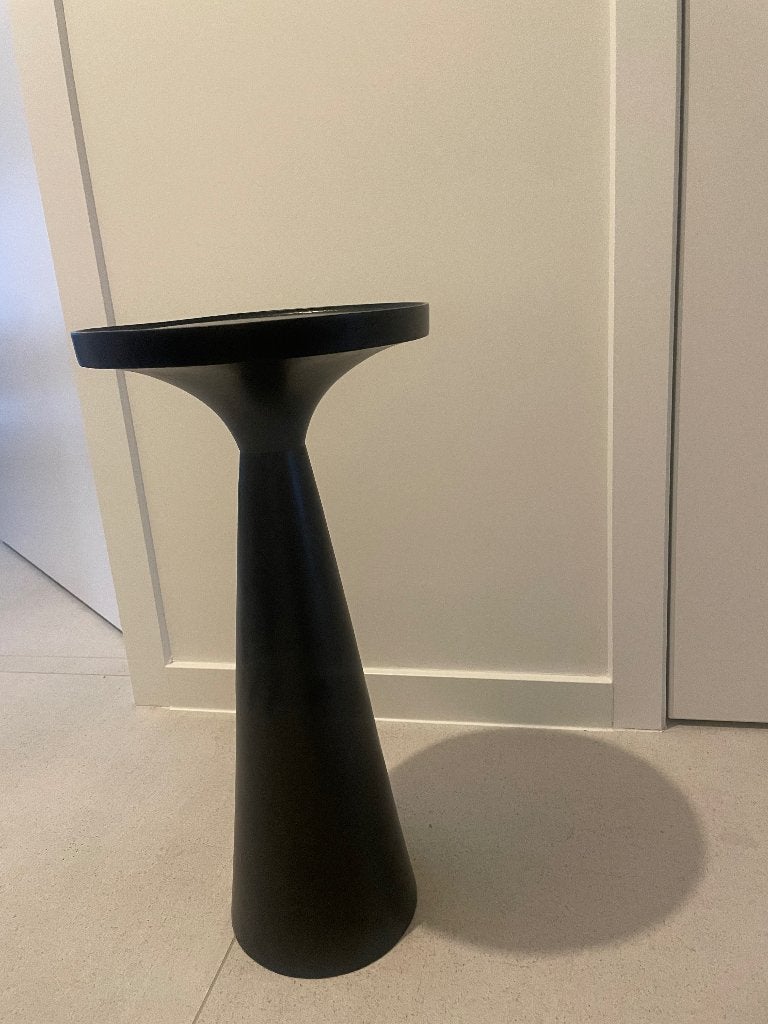 Zwarte sculpturale metalen bijzettafel, Minder dan 55 cm, Metaal of Aluminium, Zo goed als nieuw, Sculpturaal
