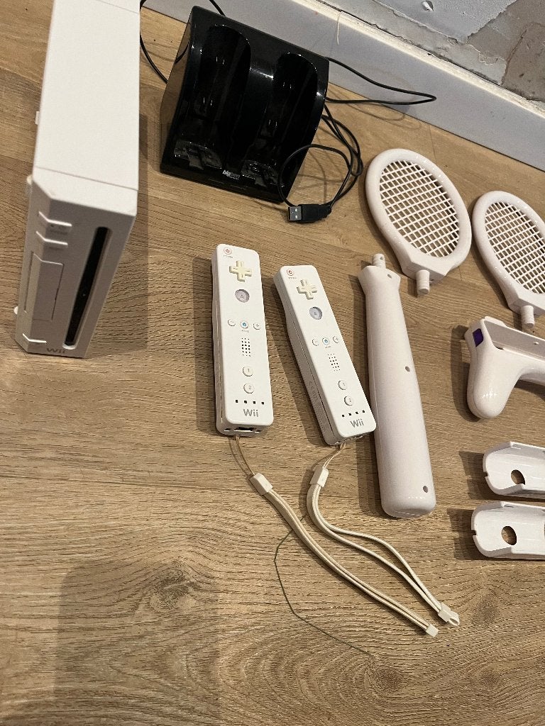 Kit Wii, Consoles de jeu & Jeux vidéo, Enlèvement, Utilisé, Avec 2 manettes, Avec jeux
