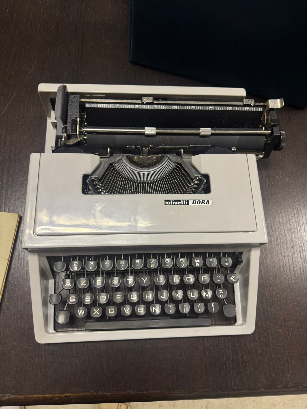 Machine à écrire vintage Olivetti Dora — ensemble complet, Divers, Machines à écrire, Neuf, Enlèvement