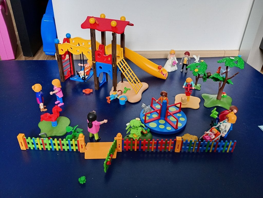 Playmobil 5568 Speeltuin + extra mannetjes, Complete set, Overige typen, Ophalen of Verzenden, Zo goed als nieuw
