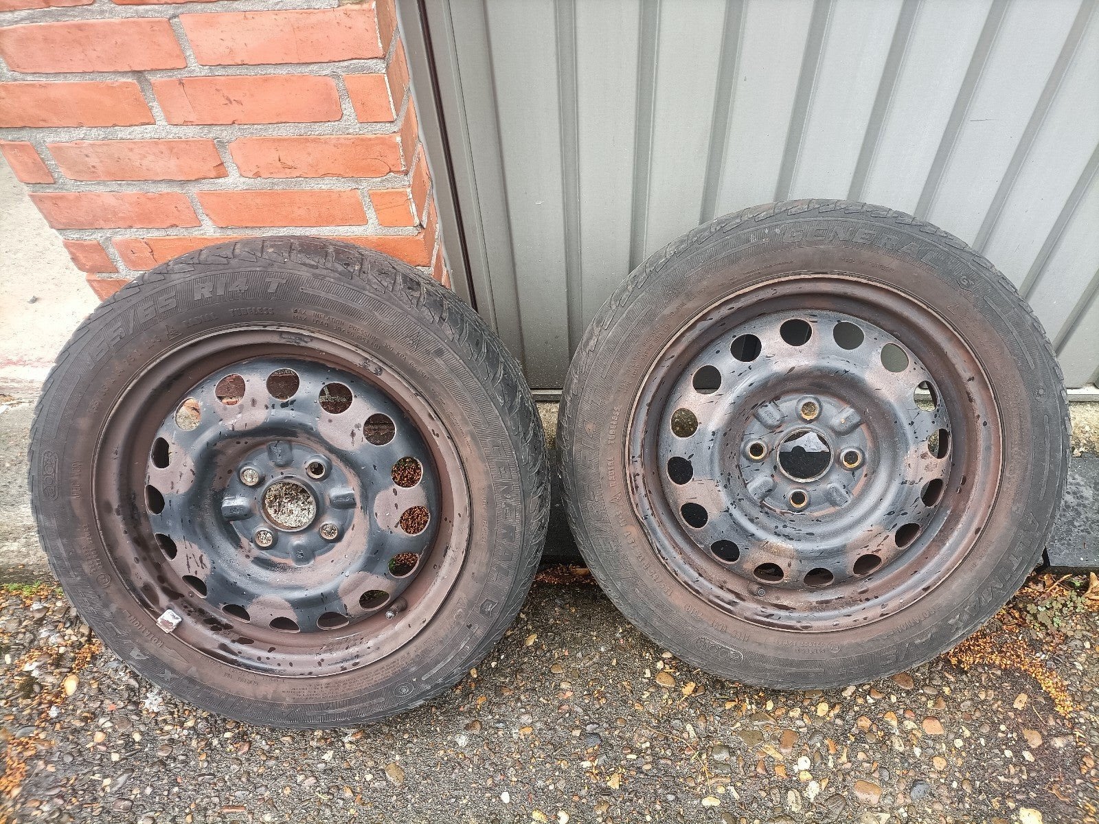 2 banden met metalen velg, Ophalen, Gebruikt