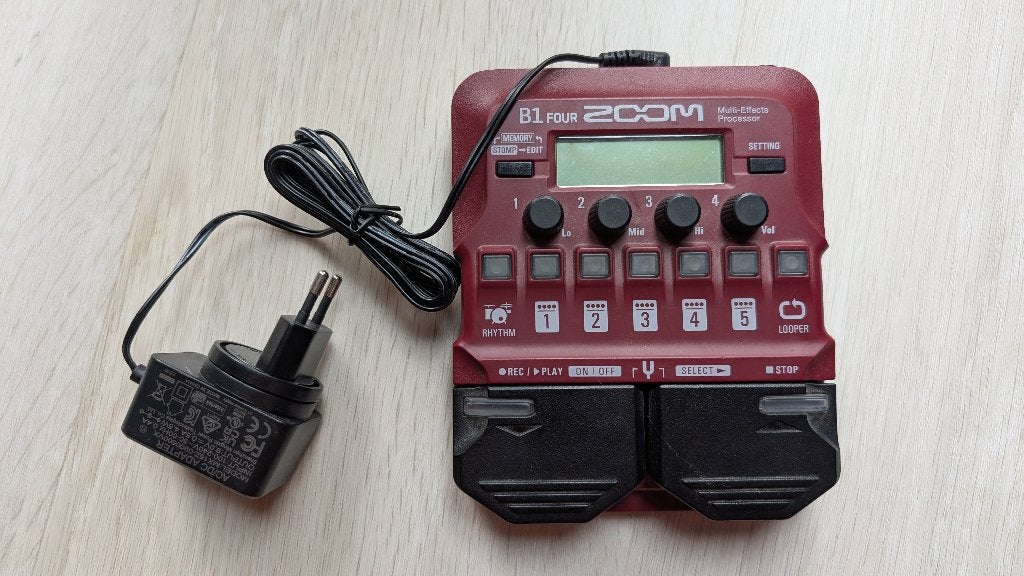 Zoom B1 FOUR bas multi-effect pedaal, Ophalen of Verzenden, Gebruikt, Multi-effect