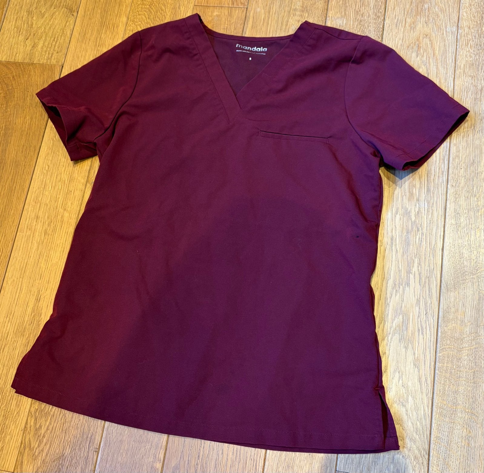 Tenue médicale blouse + pantalon - bordeau, Enlèvement, Comme neuf
