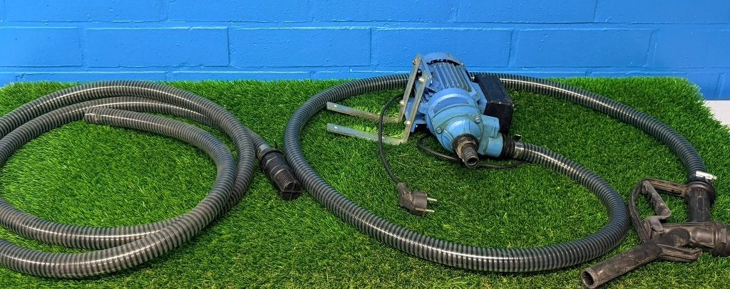 Elektrische zelfaanzuigende pomp met slangen WEGS / KG 115, Ophalen, Zo goed als nieuw