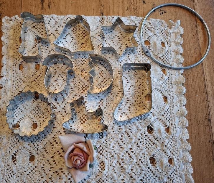Brocante hanger met 8 uitsteekvormpjes , KERST, Diversen, Kerst, Gebruikt, -, -, Ophalen of Verzenden