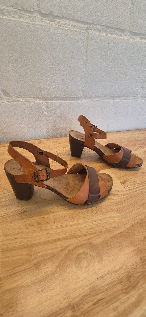 Carmela elegante hak sandalen – maat 38, Bruin, Zo goed als nieuw, Carmela, Sandalen of Muiltjes