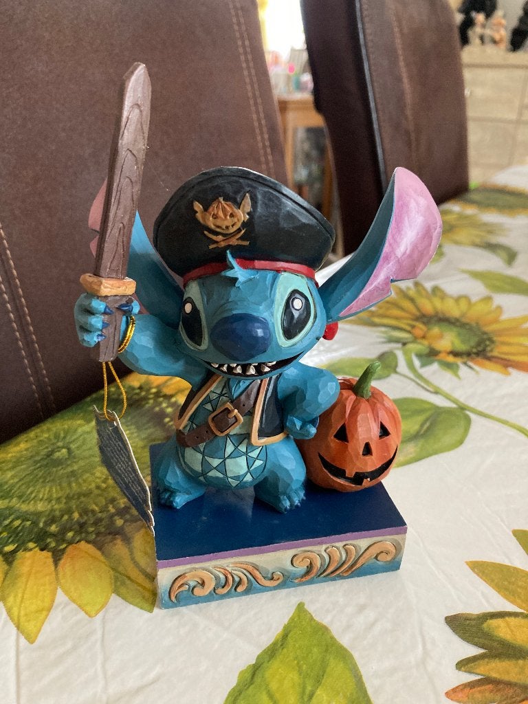 Disney traditions Stitch piraat ' Lovable Buccaneer ' NIEUW, Verzamelen, Disney, Ophalen of Verzenden, Overige figuren, Nieuw