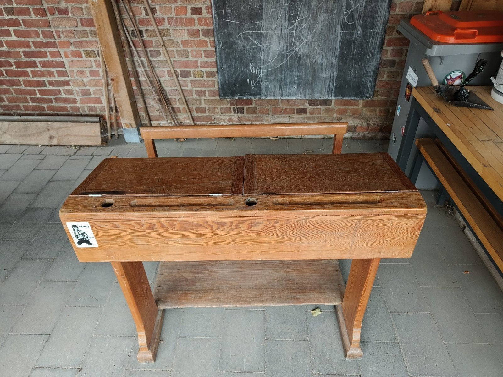 Schoolbankje, Ophalen