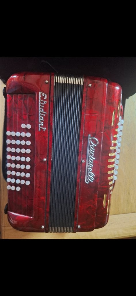 Accordéon rouge Crucianelli, Musique & Instruments, Accordéons, Autres marques, Avec valise, Enlèvement, Utilisé