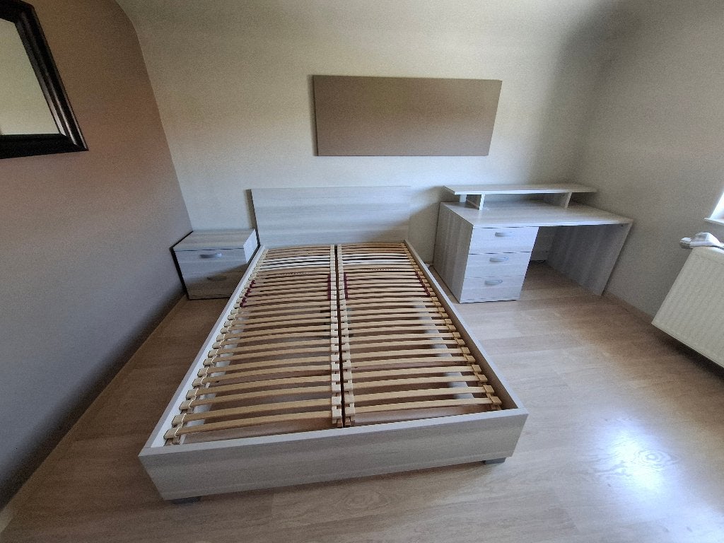 Complete slaapkamer met nachtkastje en bureau, stoel gratis, Enlèvement, Utilisé, Queen size, Tijdloos, modern