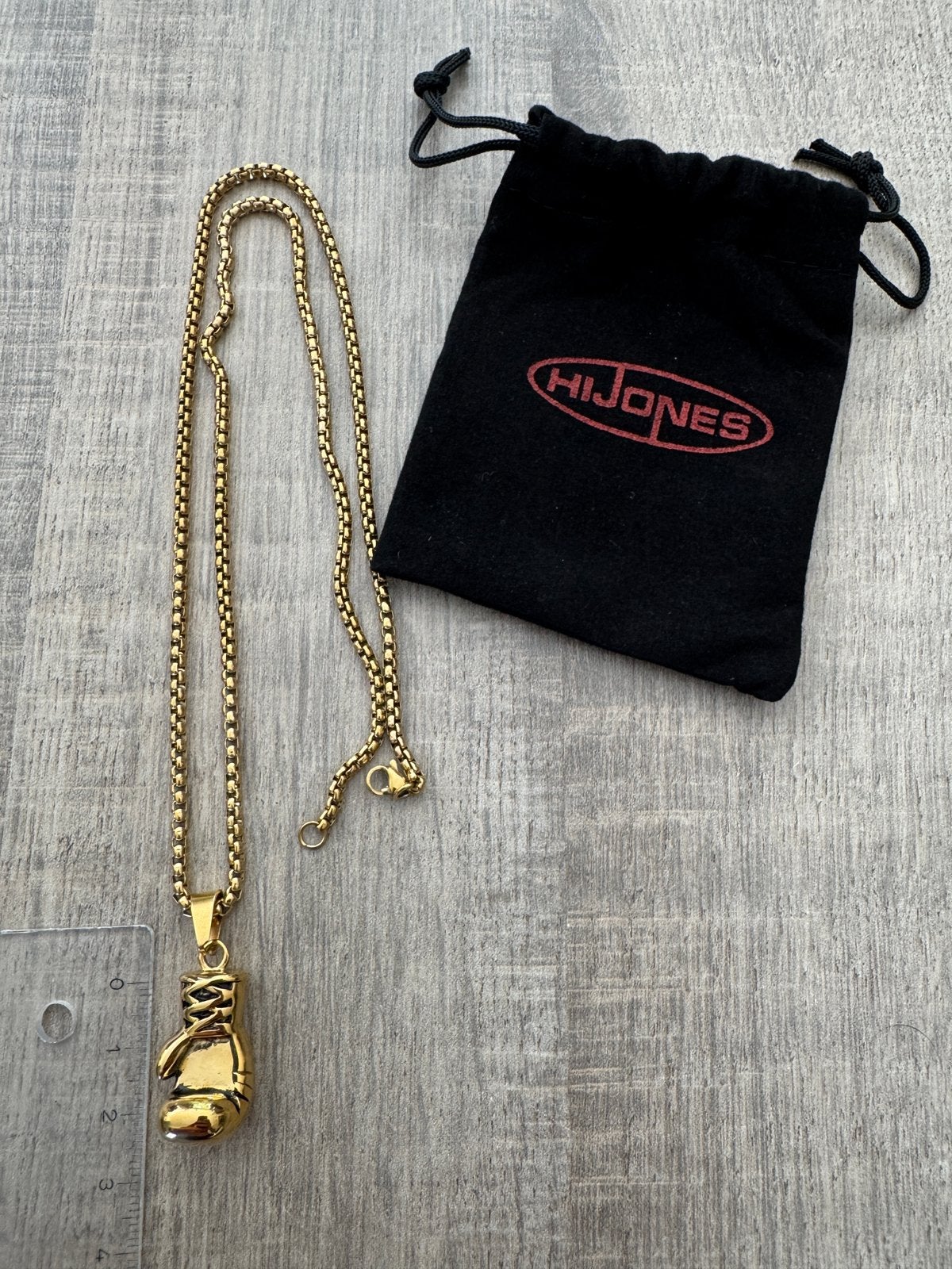 Chaine avec pendentif gant de boxe, Neuf, Enlèvement ou Envoi, Avec pendentif, Or