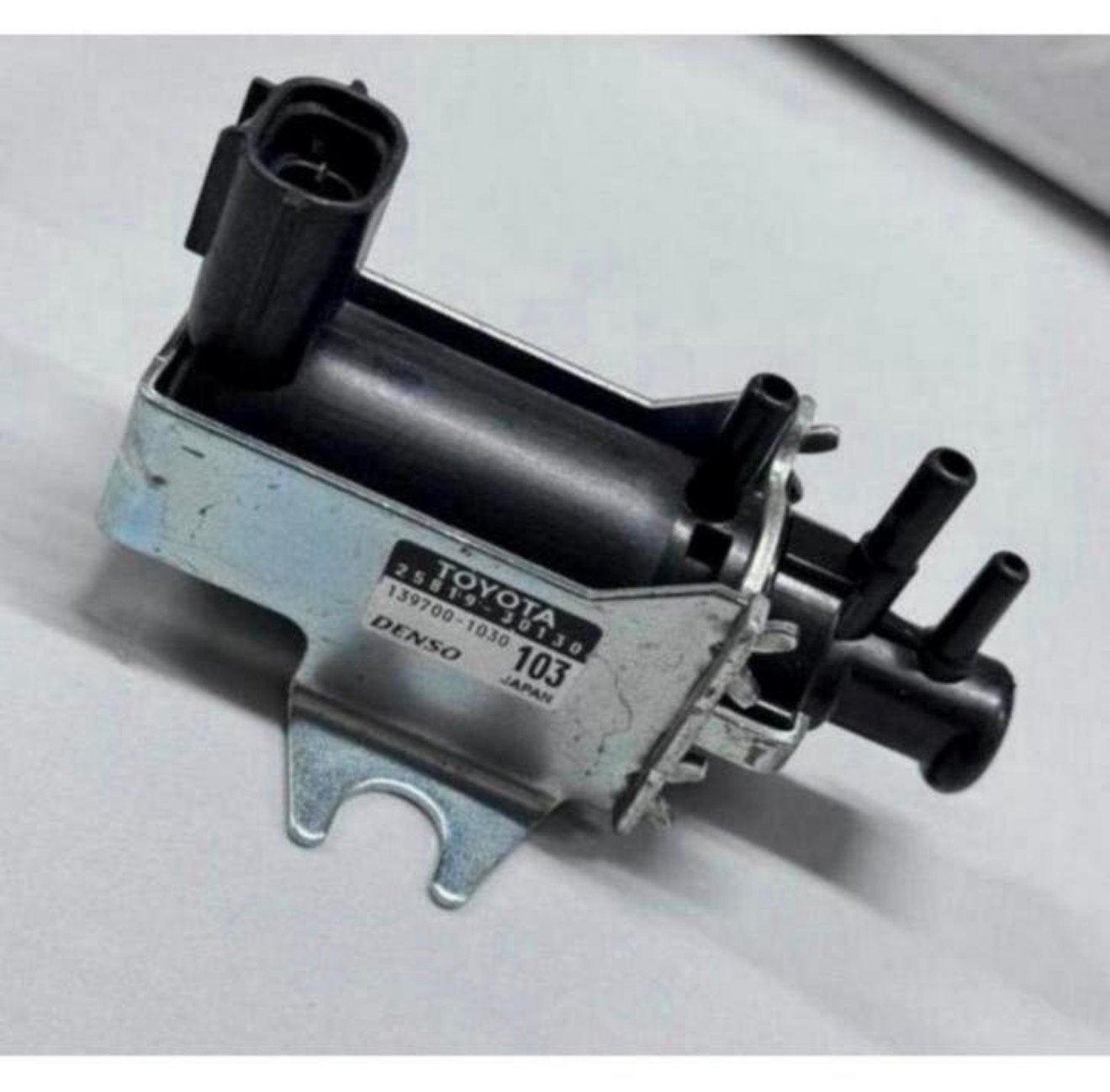 Toyota Hilux 25819-30130 2581930130 139700-1030 vacuum klep, Auto-onderdelen, Ophalen of Verzenden, Nieuw, Toyota