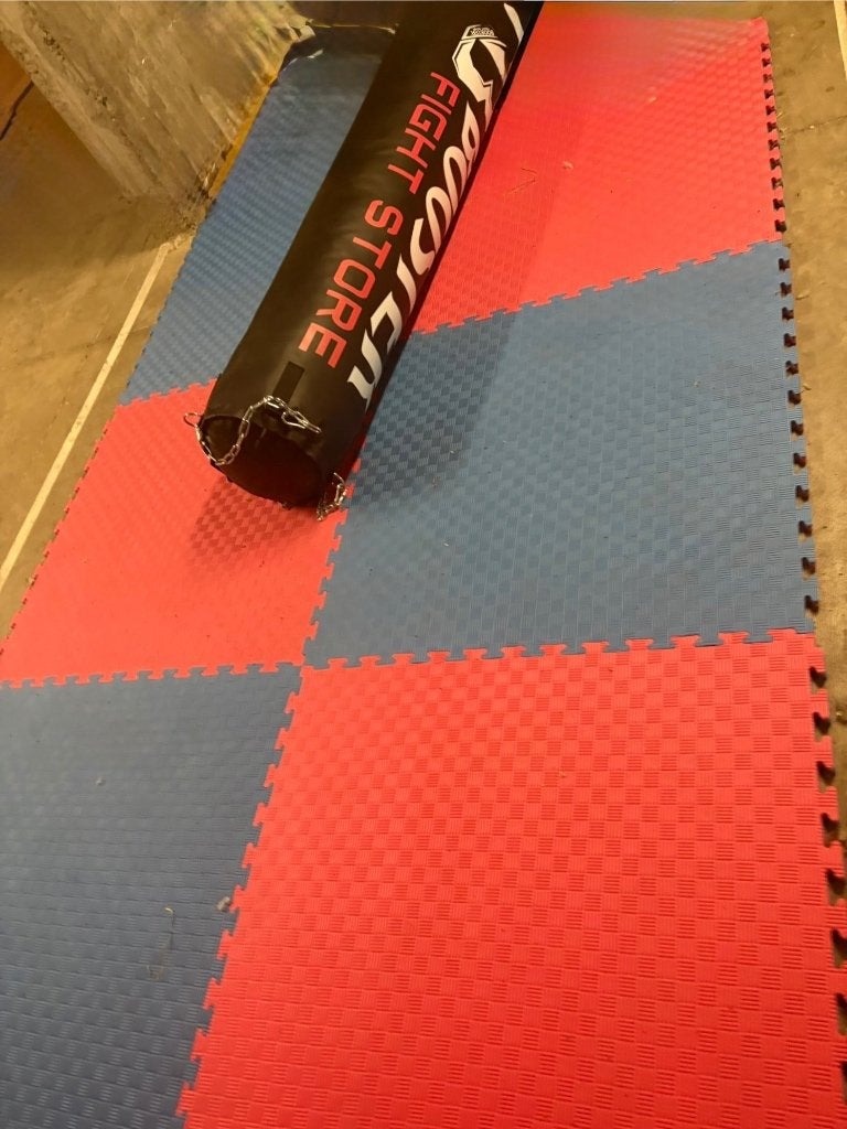 Sac de boxe et cadre + tatamis, Enlèvement, Neuf, Équipement d'arts martiaux