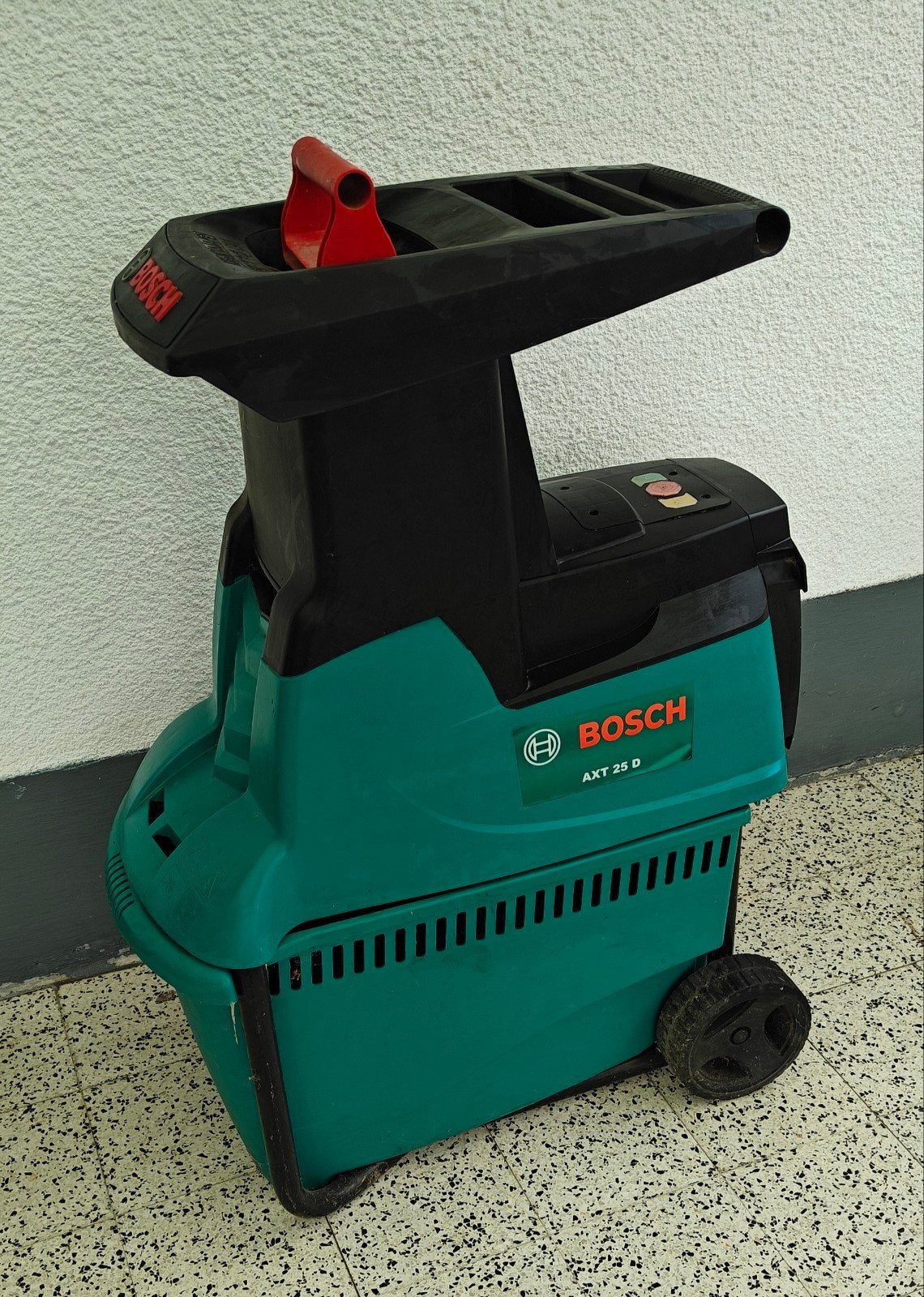 Bosch fluisterhakselaar axt 25 D, in perfecte staat, Tuin en Terras, Ophalen, Zo goed als nieuw, Met opvangbak, Bosch