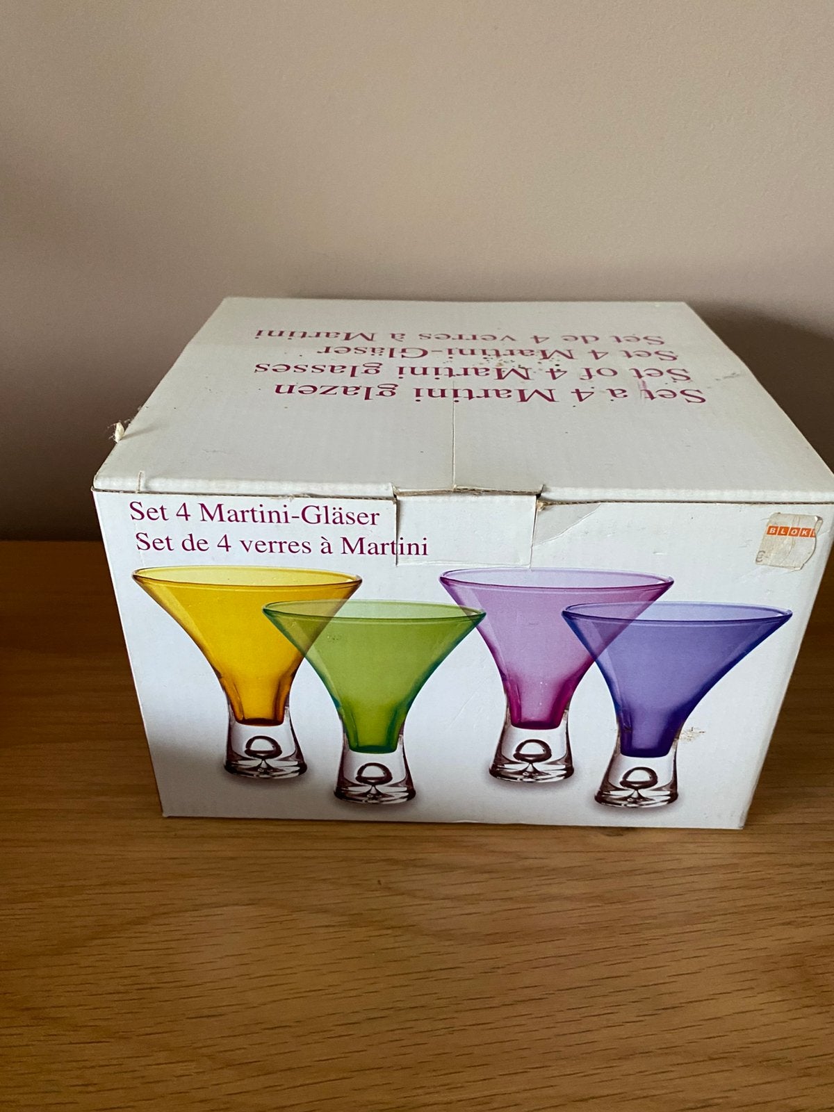 Set de 4 verres à Martini multicolores (Neufs en boîte), Huis en Inrichting, Ophalen, Nieuw, Geel