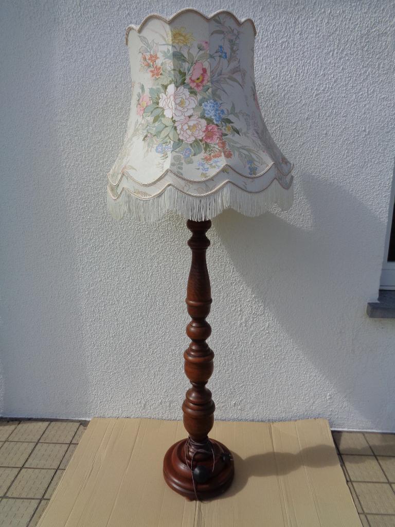 staanlamp in hout met lampekap, Huis en Inrichting, Lampen | Lampenkappen, Gebruikt, 50 cm of meer, Rond, Ophalen