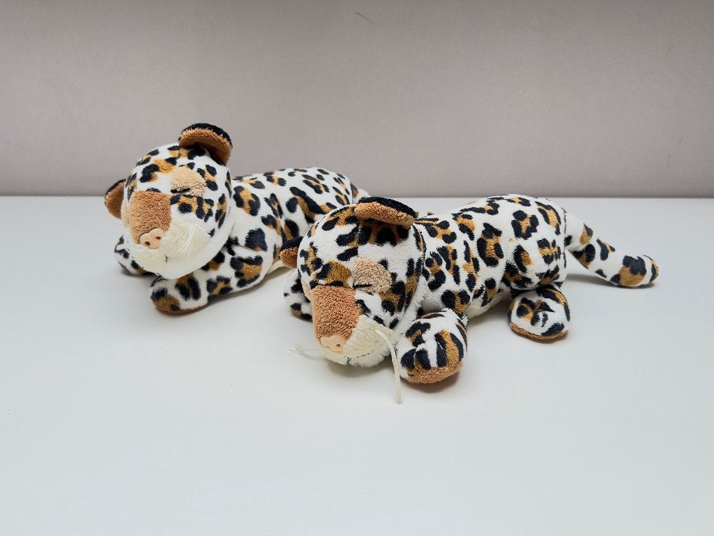 Set van 2 liggende luipaardknuffels - Geborduurde gesloten, Gebruikt, Overige typen, Ophalen of Verzenden, Wasbaar