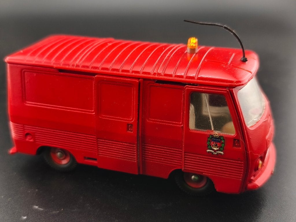DINKY TOYS FRANCE PEUGEOT J7 POMPIER REF 570P, Hobby & Loisirs créatifs, Voitures miniatures | 1:43, Comme neuf, Bus ou Camion