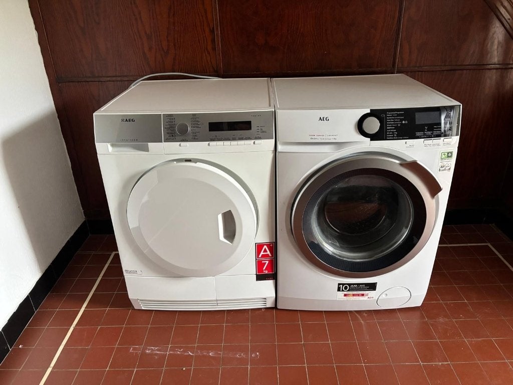 Wasmachine + droogkast AEG, Elektronische apparatuur, Ophalen, 1200 tot 1600 toeren, Gebruikt, 8 tot 10 kg