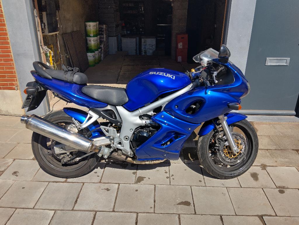 suzuki sv650s  carbu vergrasser, Motos, Motos | Suzuki, Particulier, Sport, plus de 35 kW, 2 cylindres, Permis Moto A, Manuelle