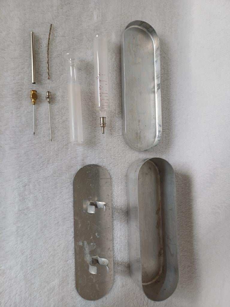 Ancienne seringue médicale en verre complète avec boîte., Antiquités & Art, Enlèvement ou Envoi