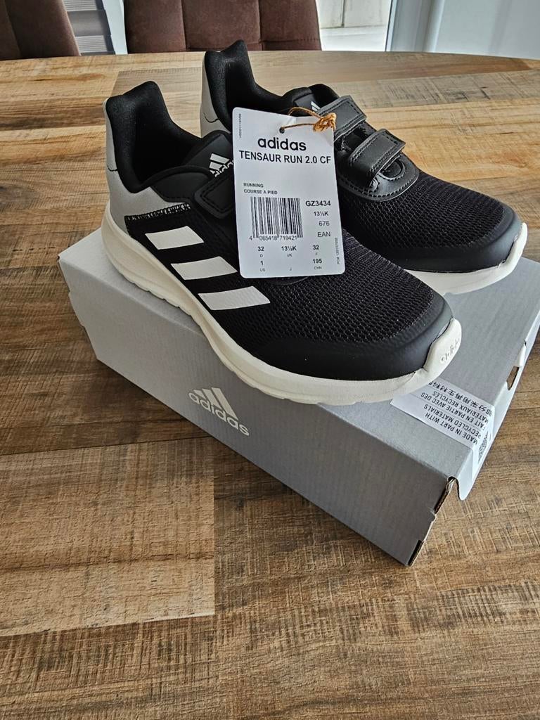 BASKET ADIDAS ! NEUF DANS SA BOITE ! Taille 32, Neuf, Enlèvement ou Envoi, ADIDAS, Noir