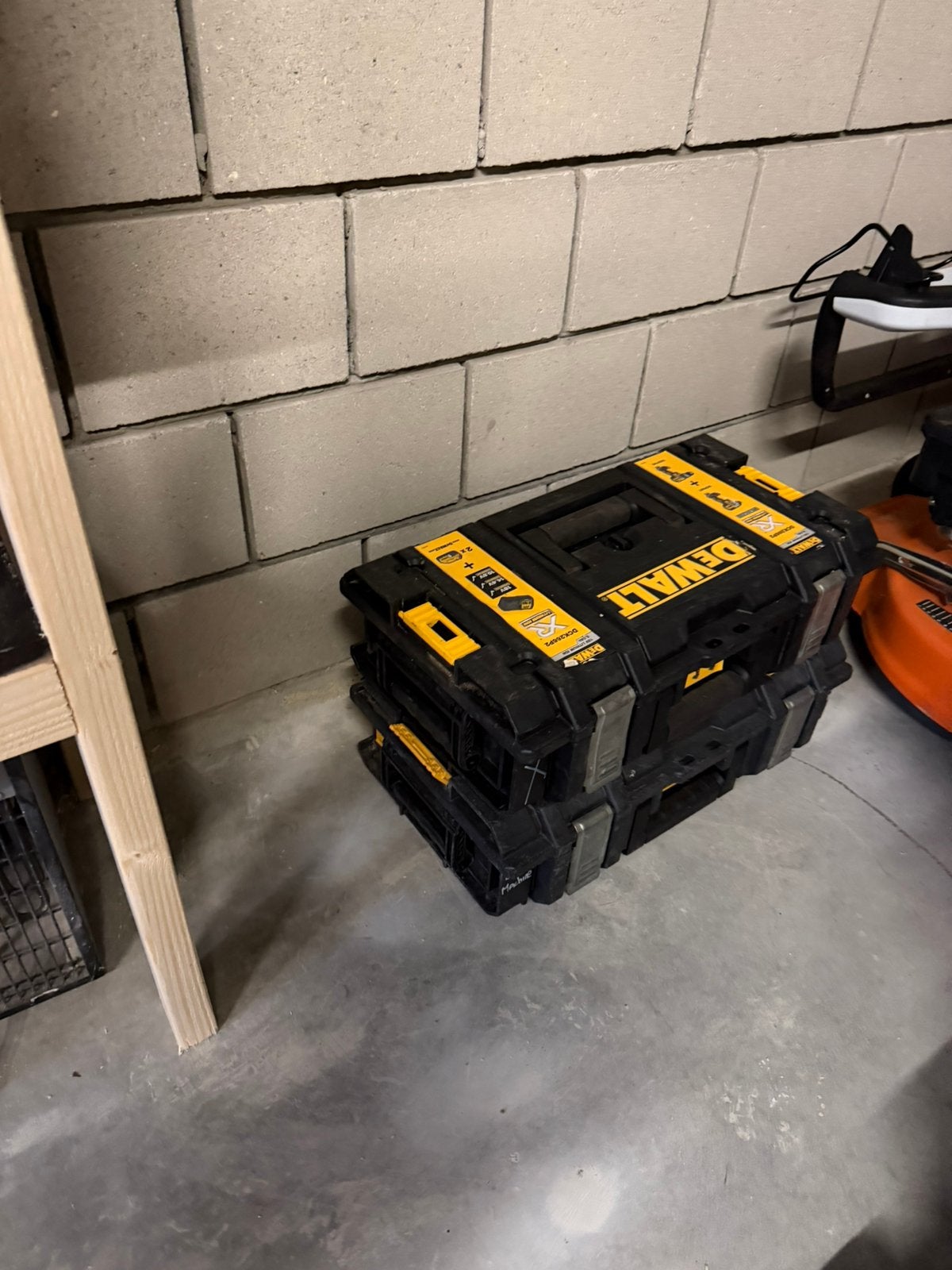 Dewalt toughsystem koffers 2 stuks 20euro, Doe-het-zelf en Bouw, Gereedschapskisten, Ophalen, Zo goed als nieuw