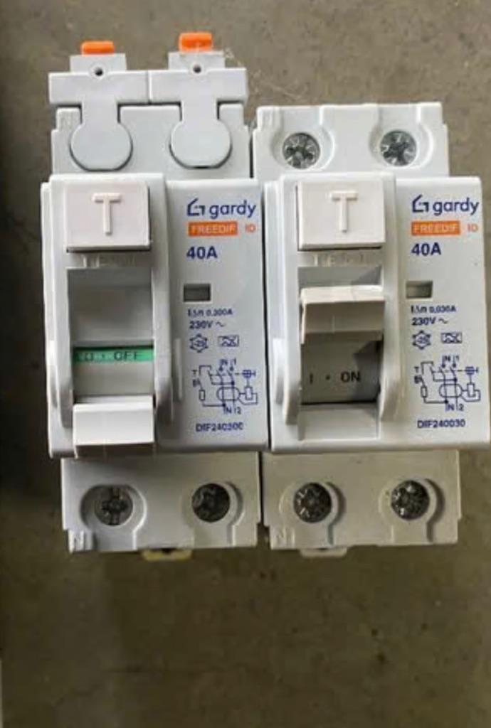 Aardlekschakelaars 30mA en 300mA, Doe-het-zelf en Bouw, Ophalen of Verzenden, Gebruikt
